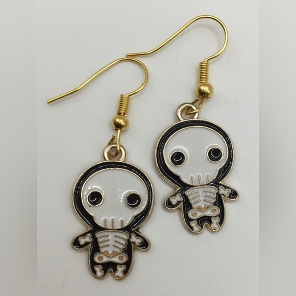 Handmade Jewelry - HANDMADE BIG SKULL SKELETON BLACK WHITE GOLDTONE HALLOWEEN PIERCED EARRINGS